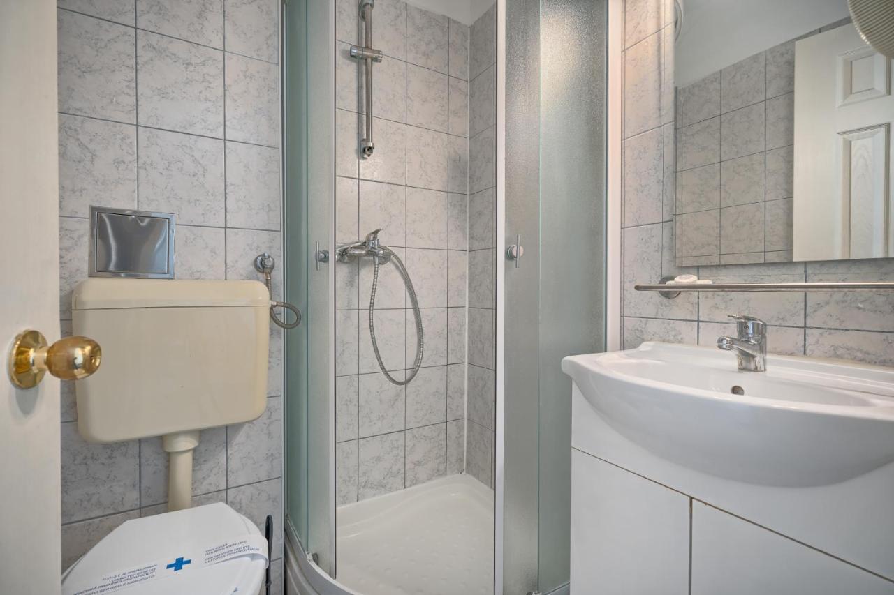 Hotel Aqua - Guest Rooms & Suites Kaštela Extérieur photo
