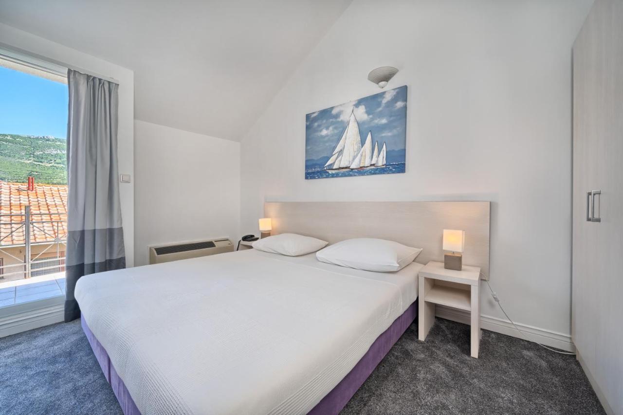 Hotel Aqua - Guest Rooms & Suites Kaštela Extérieur photo
