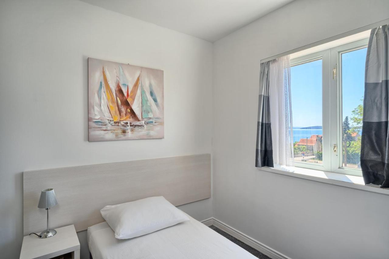 Hotel Aqua - Guest Rooms & Suites Kaštela Extérieur photo