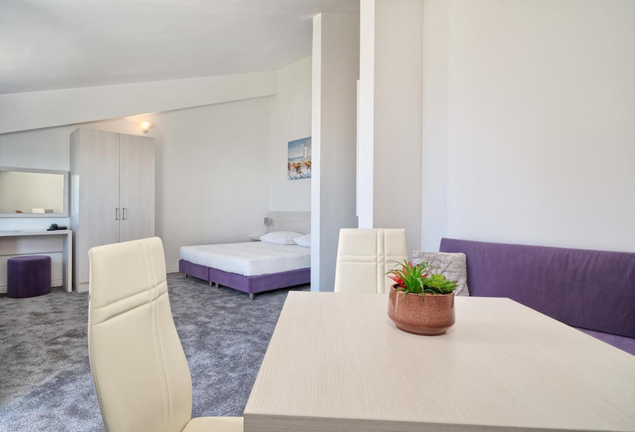 Hotel Aqua - Guest Rooms & Suites Kaštela Extérieur photo