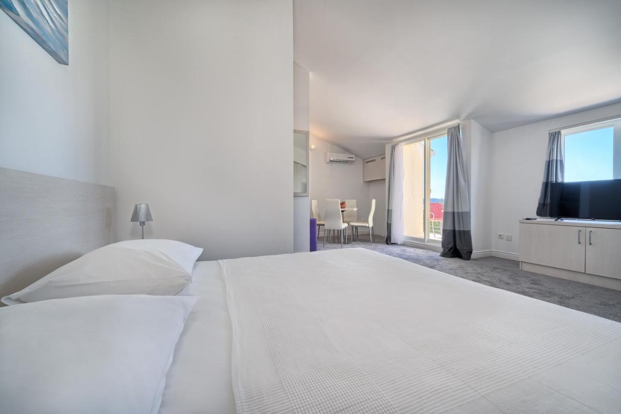 Hotel Aqua - Guest Rooms & Suites Kaštela Extérieur photo