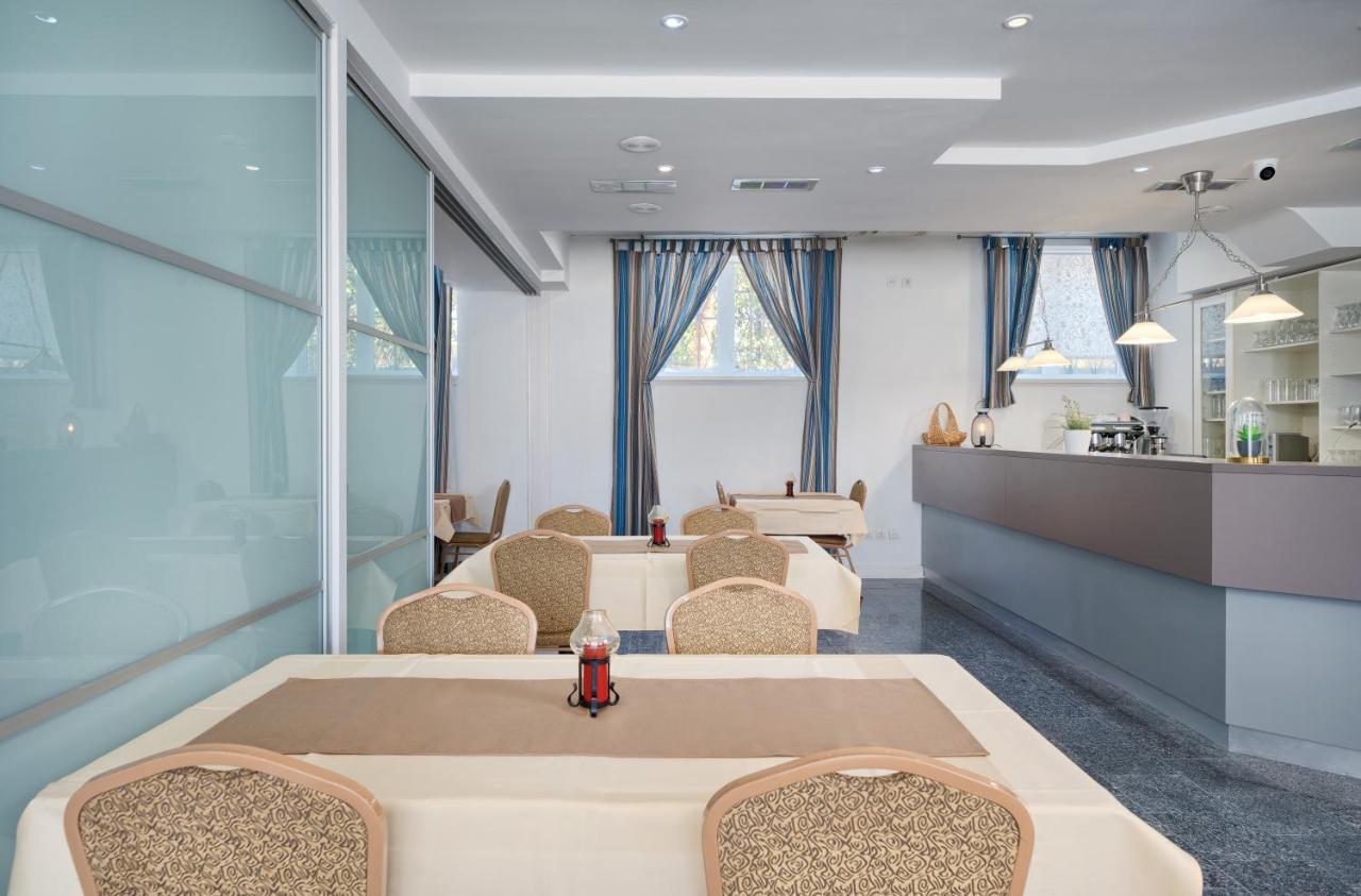 Hotel Aqua - Guest Rooms & Suites Kaštela Extérieur photo
