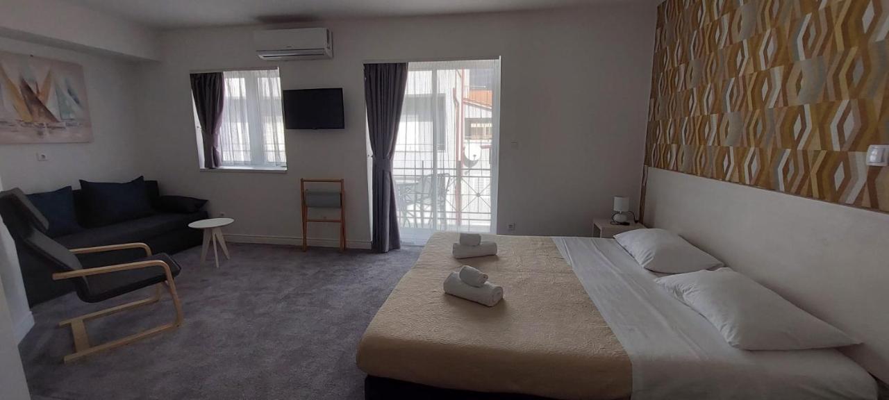 Hotel Aqua - Guest Rooms & Suites Kaštela Extérieur photo