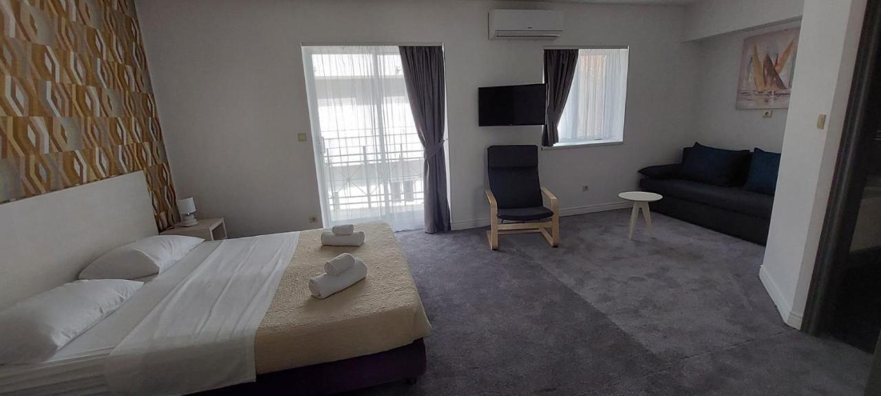 Hotel Aqua - Guest Rooms & Suites Kaštela Extérieur photo